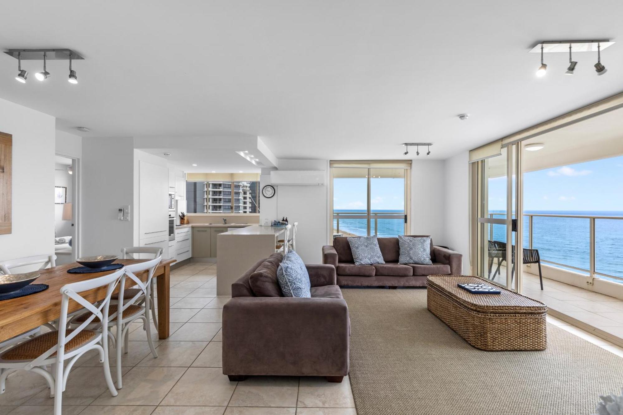 Viscount On The Beach Gold Coast Room photo