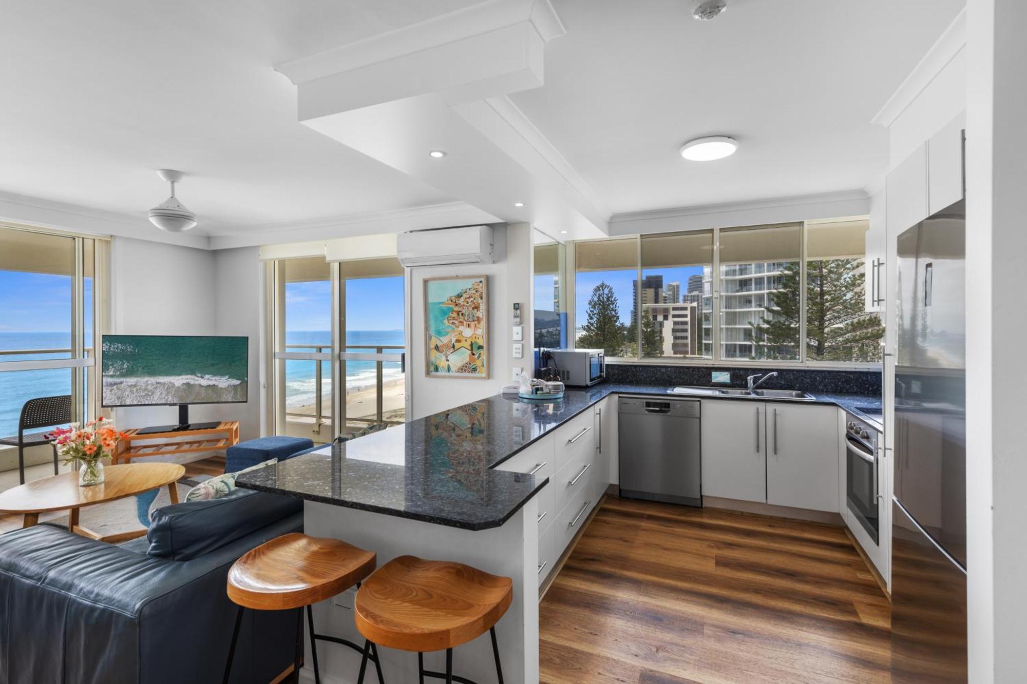 Viscount On The Beach Gold Coast Room photo
