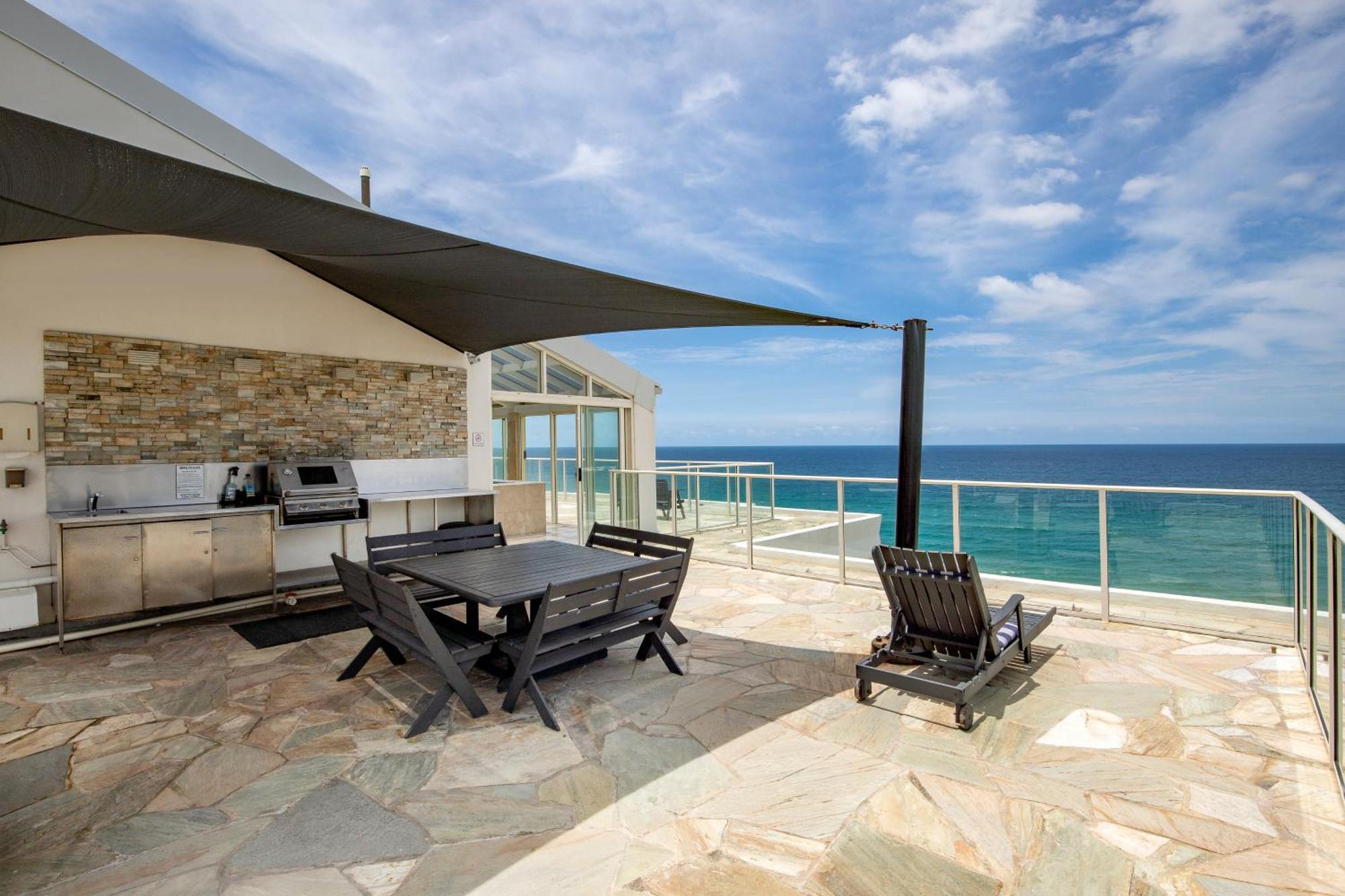 Viscount On The Beach Gold Coast Exterior photo